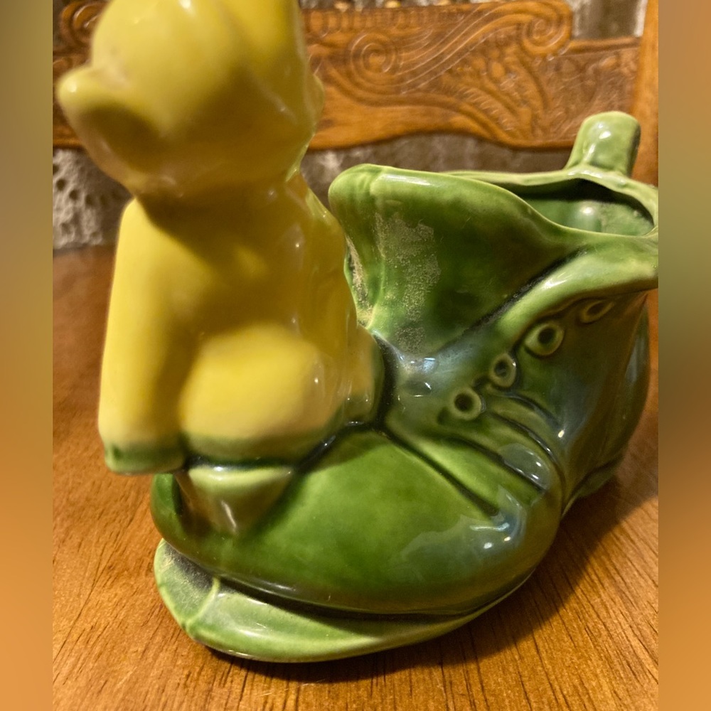 Vintage Yellow Elf Pixie on Green Shoe Boot - Smirk Expression - Picture 5 of 16